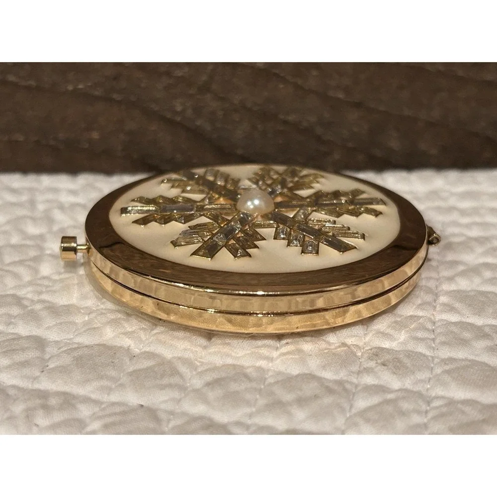 Vintage Compact with Mirror Jeweled Snowflake Gold Tone‎ Enamel Winter White